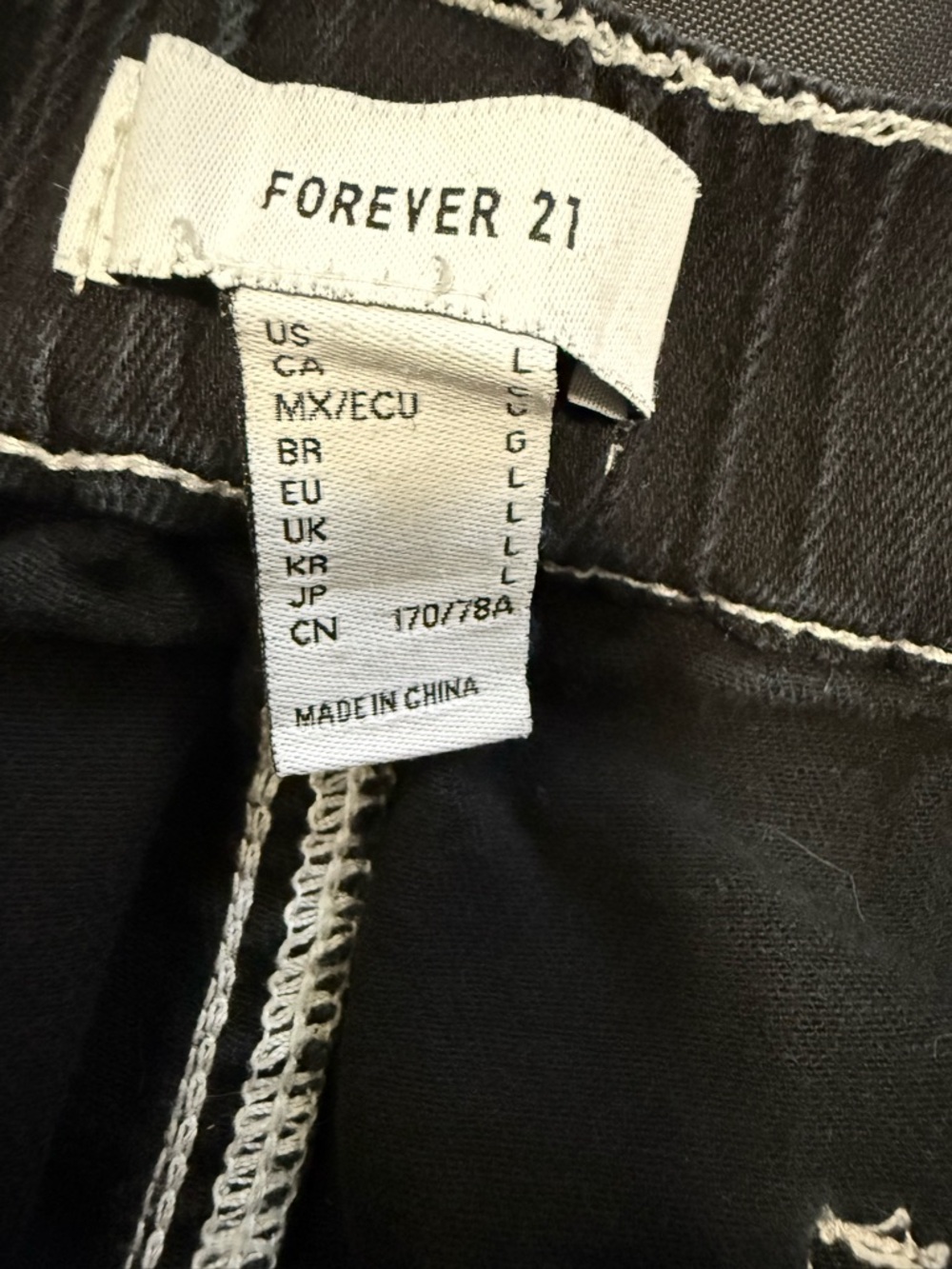Forever 21 Black Cargo Pants with White Contrast Stitching Size L - Picture 10 of 13